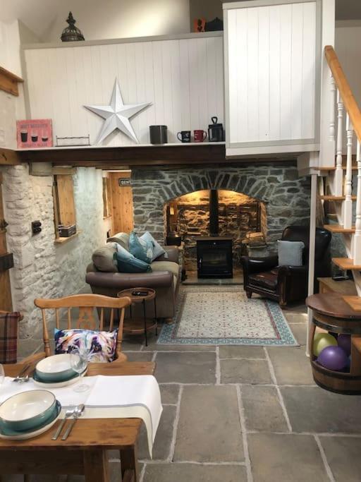 Hopesgate Cottage - รอสเครอา ภายนอก รูปภาพ
