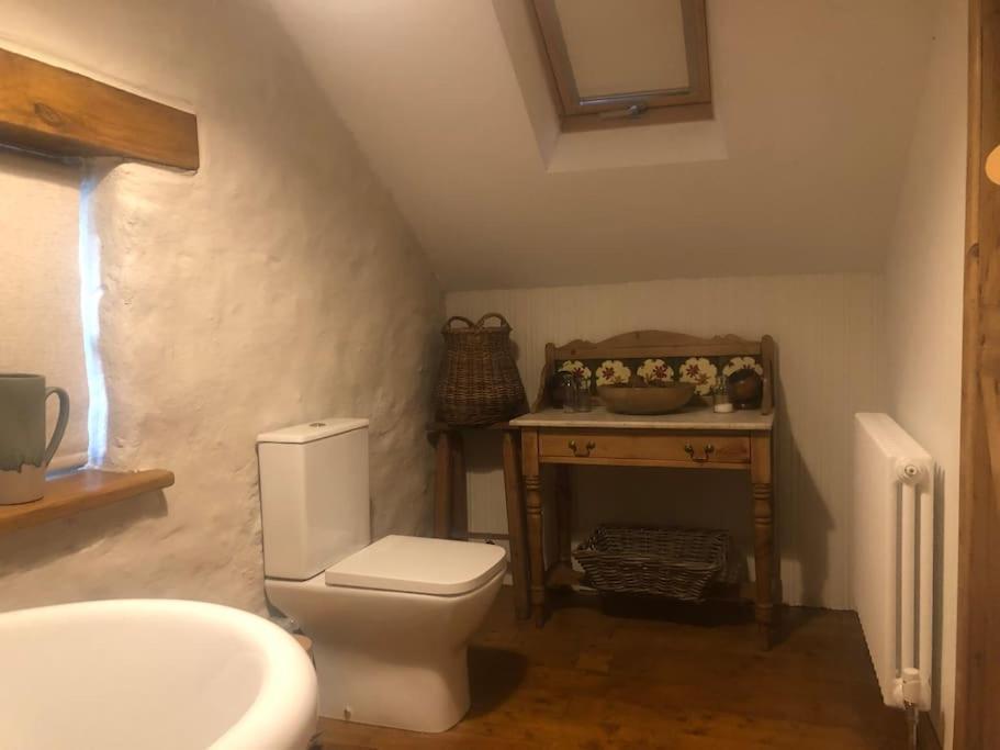 Hopesgate Cottage - รอสเครอา ภายนอก รูปภาพ